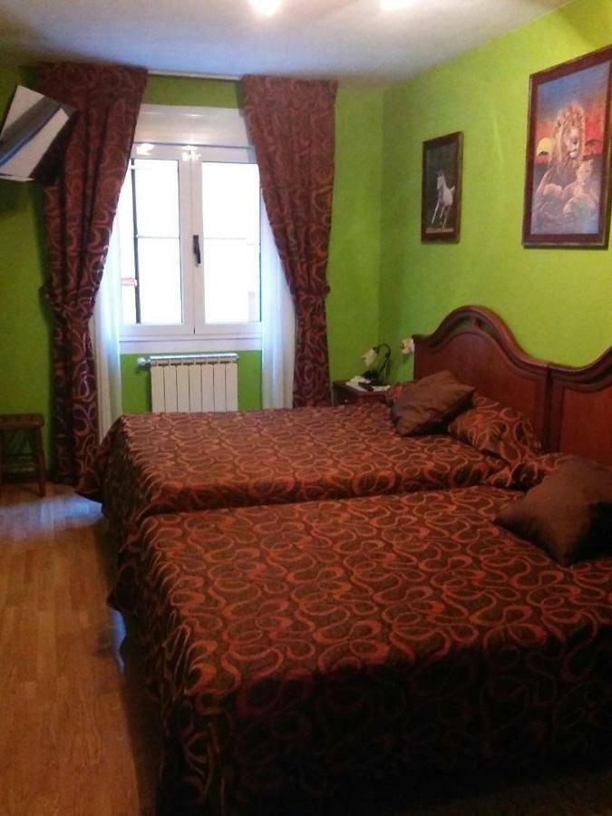 Appartement Apartamento Rio Guena à Onís Extérieur photo